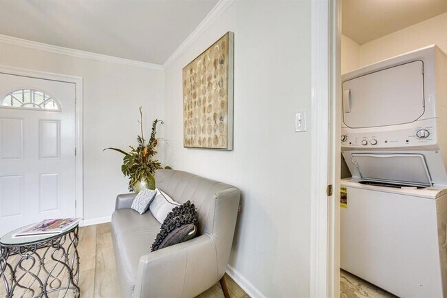 Building Photo - 2100 Philip St