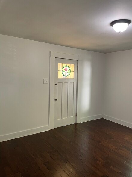 Building Photo - 622 N Forest Ave