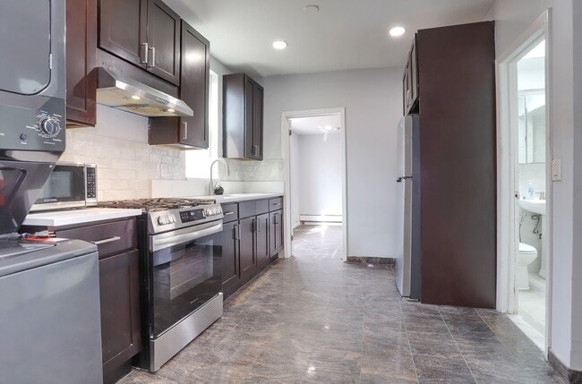 Building Photo - 73 Wales Ave