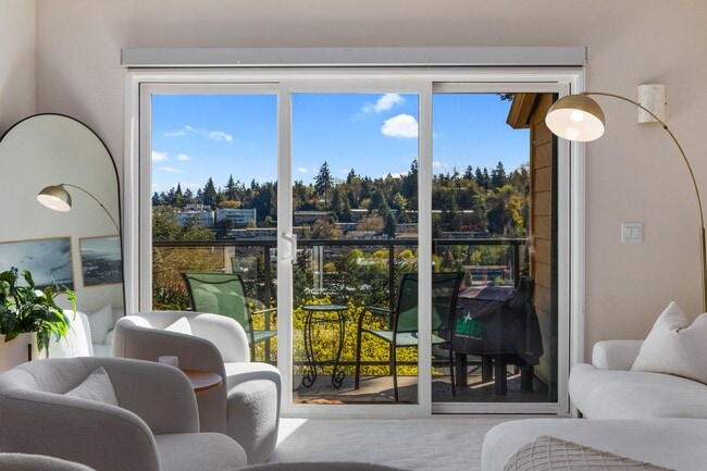 Building Photo - Mercer Island Condo