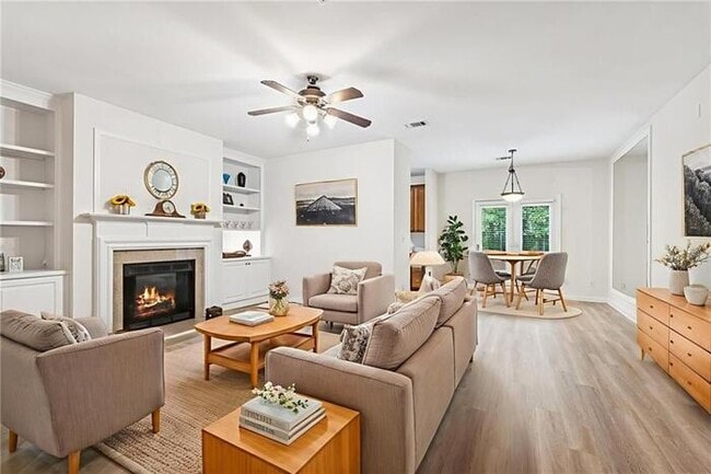 Building Photo - House 3 Beds 3 Bath