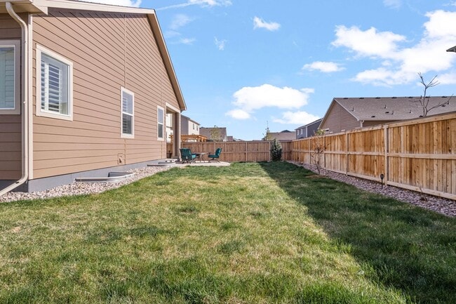 Building Photo - Gorgeous 5 Bed 3 Bath Home in North Loveland!