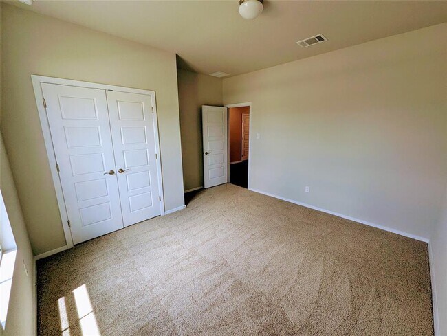 Building Photo - 301 Chesterfield Dr