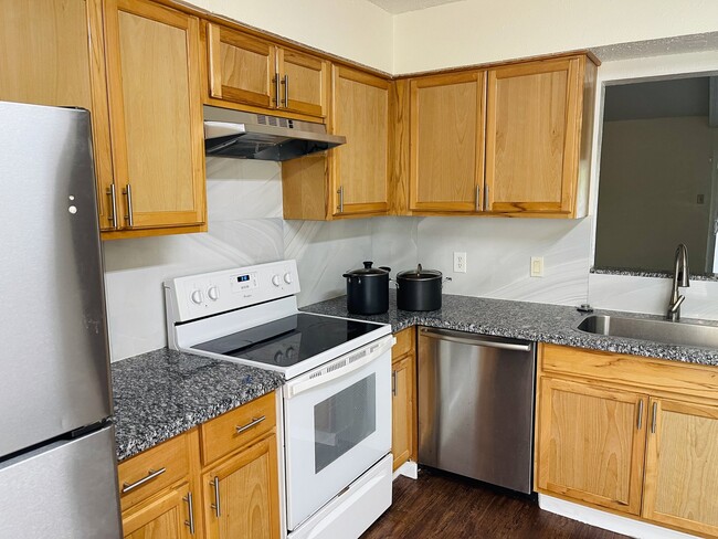 Building Photo - 3400 Pleasant Valley Ln