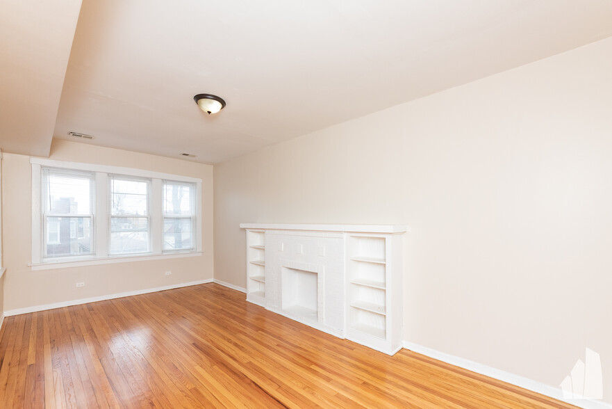 Building Photo - 3751 W Sunnyside Ave