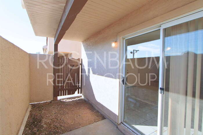 Building Photo - 410 E 9th Ave