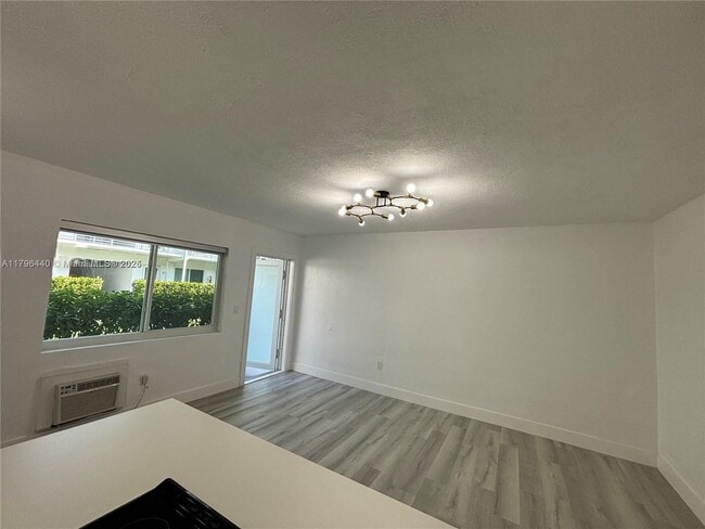 Building Photo - 9270 E Bay Harbor Dr
