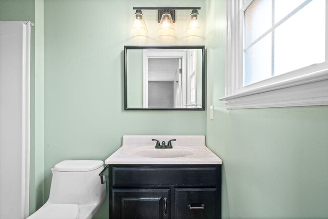 Building Photo - Pet Friendly Three Bedroom!