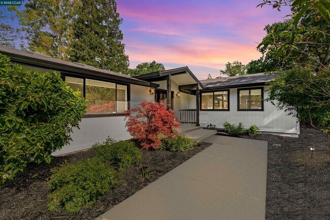 Building Photo - 2424 San Miguel Dr