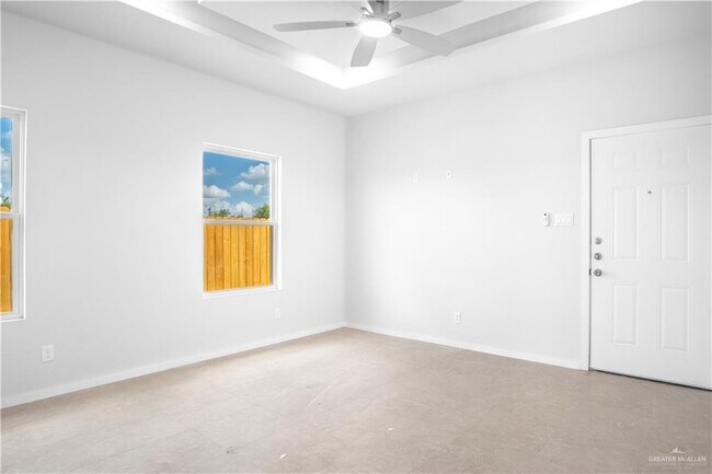 Building Photo - 608 N Onyx Ave