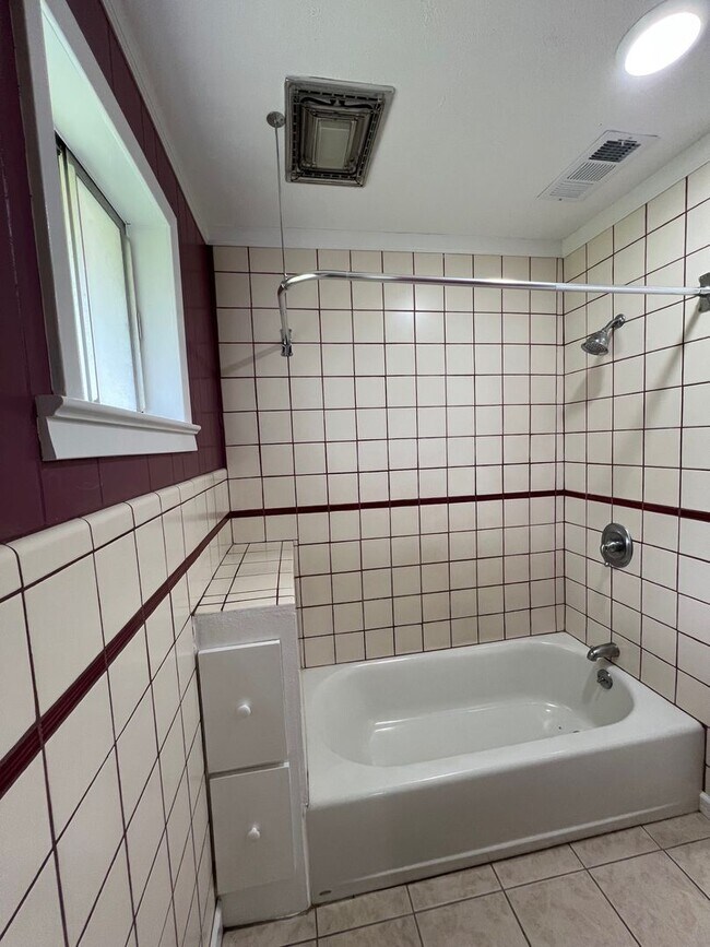 Building Photo - 9240-9250 Lockhart Rd