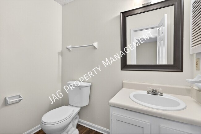 Building Photo - 1234 Montecello Dr