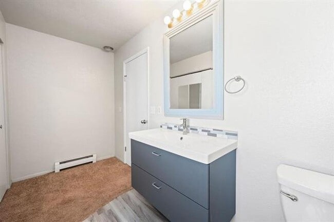 Building Photo - 3 Bed 2.5 Bath Home Available!