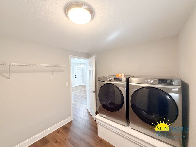 Building Photo - Upgraded 4BR Home with In-Ground Pool in Fort Walton Beach!