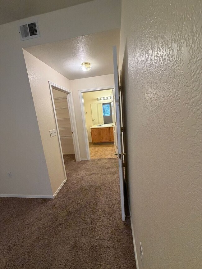 Building Photo - Beautiful 3 Bed, 2 Bath Condo in NW Fort Collins!