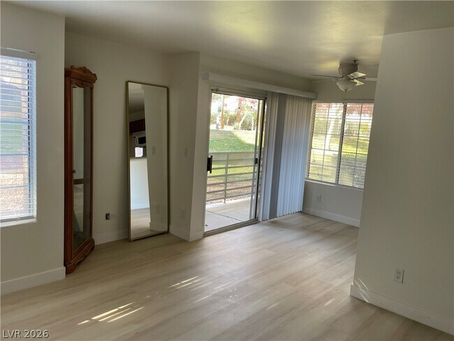 Building Photo - 2121 Sealion Dr
