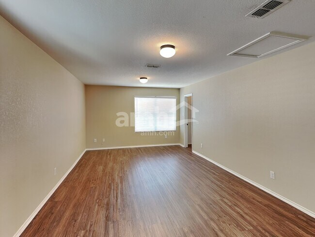 Building Photo - 148 Hinge Chase