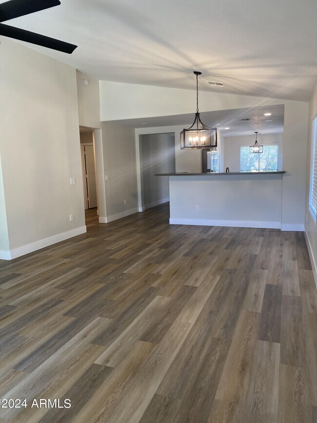 Building Photo - 1755 W Desert Canyon Dr