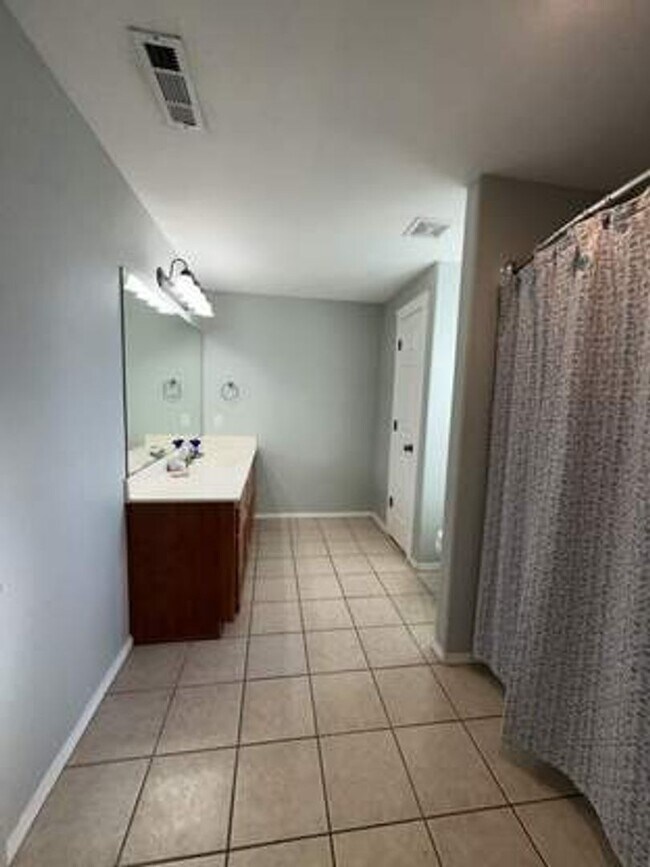 Building Photo - Dog Friendly Property!