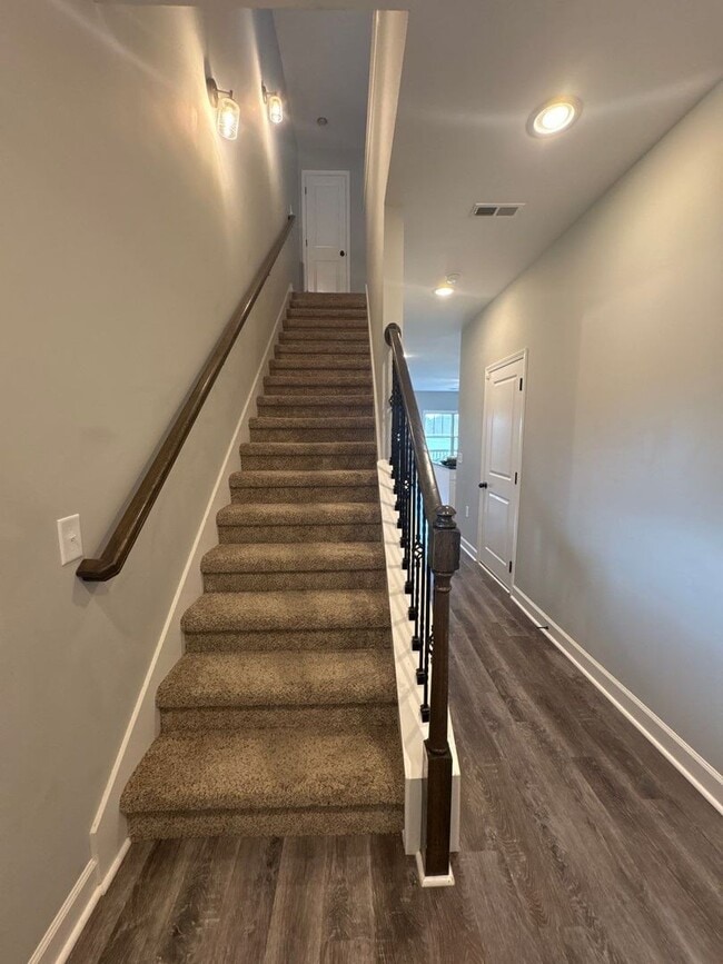 Building Photo - Beautifully Renovated 3BR/2.5BA! Spacious & Move In Ready!