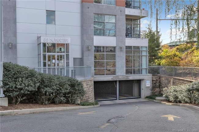 Building Photo - 33 N Water St