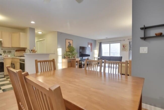 Building Photo - 5303 Brody Dr
