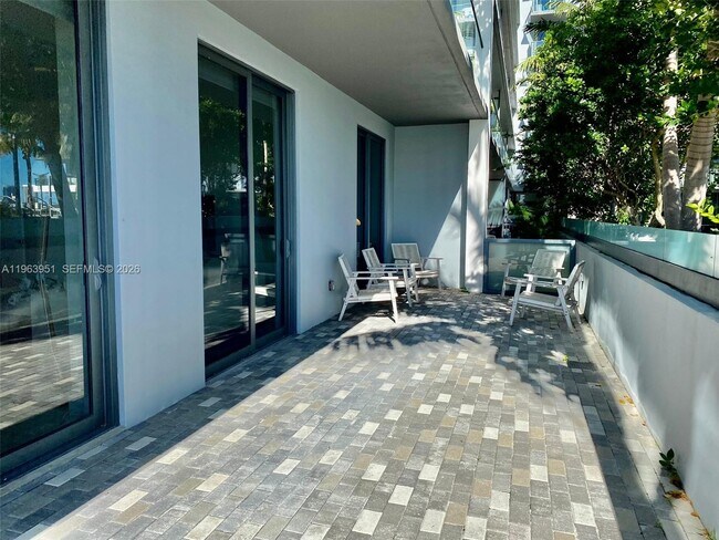 Building Photo - 2960 NE 207th St