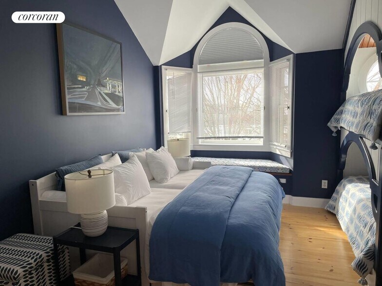 Building Photo - 33 Ogden Ln