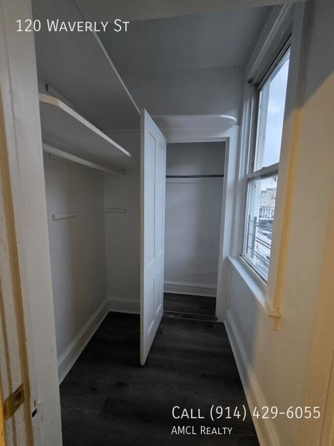 Building Photo - 120 Waverly St