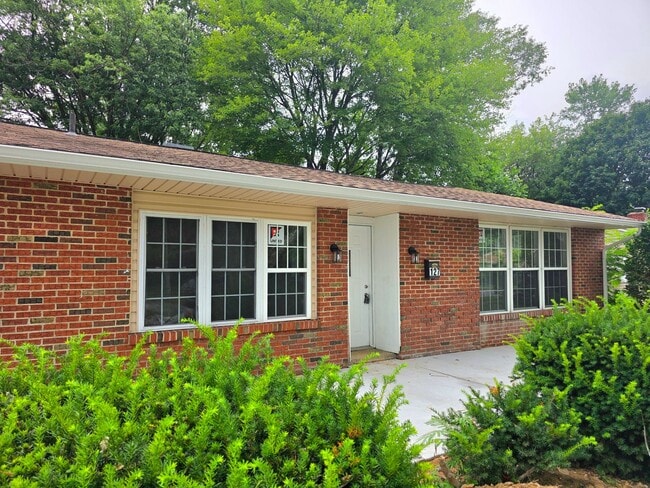 Building Photo - 127 Kenmar Dr
