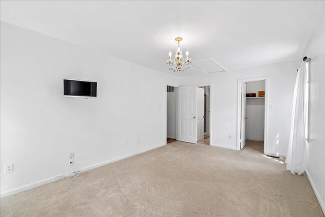 Building Photo - "Luxurious 3-Bed Retreat with Finished Bas...