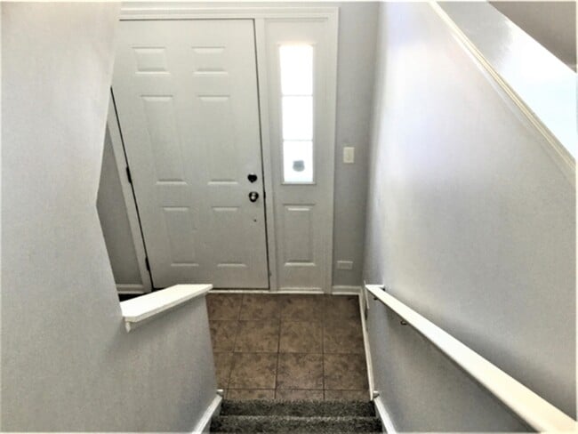 Building Photo - 625 Cary Woods Cir