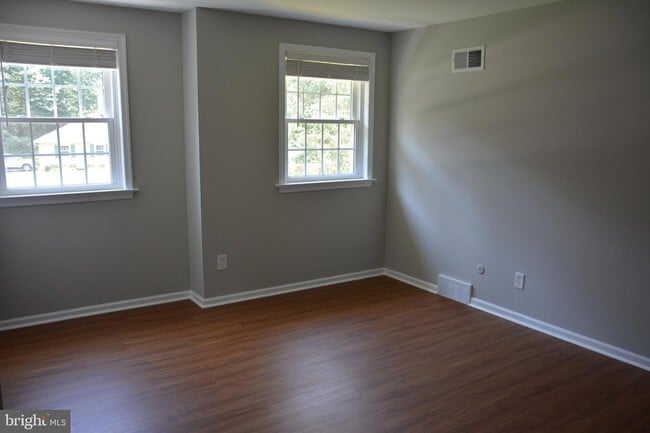 Building Photo - 711 Brainerd Rd