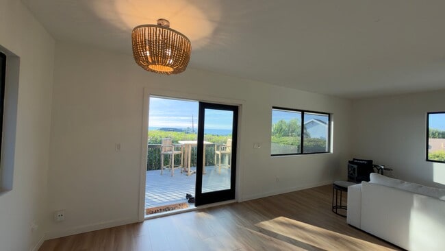 Building Photo - 1689 Burgundy Rd