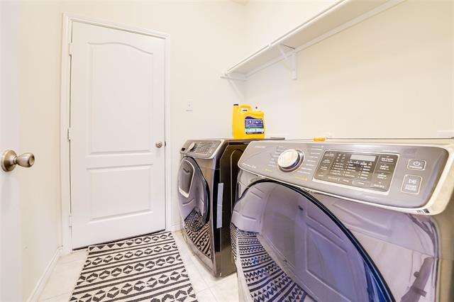 Building Photo - 405 Club House Dr