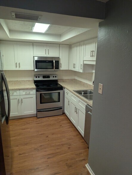 Building Photo - 411 Marjon Ave