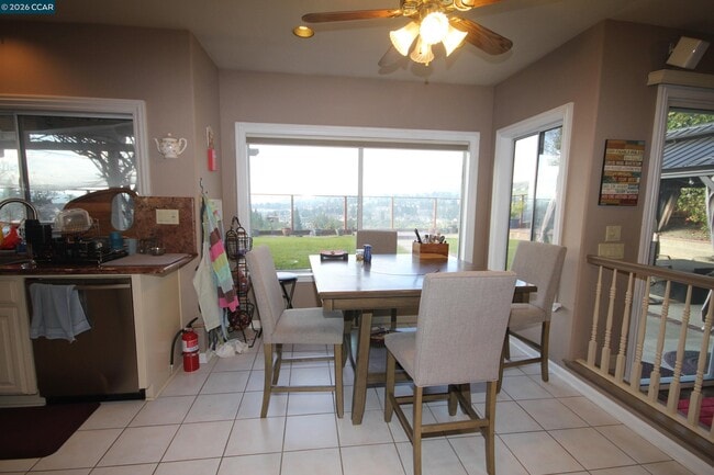 Building Photo - 243 Viewpoint Dr