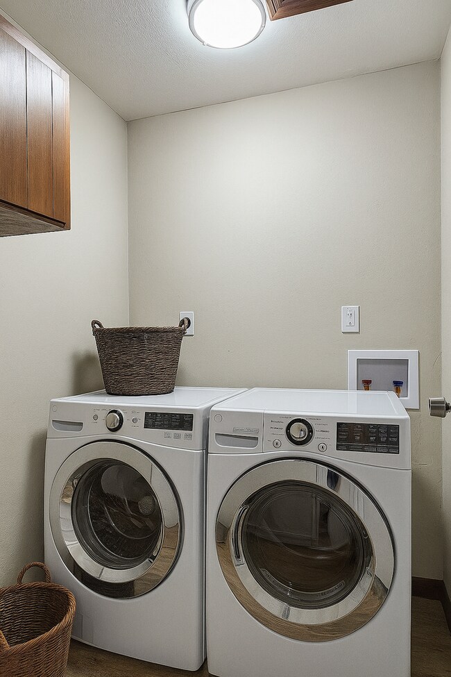 Building Photo - Peaceful West Milton Apartment Living – Schedule a Tour Today!