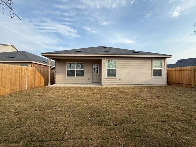 Building Photo - 545 Sormonne Lp