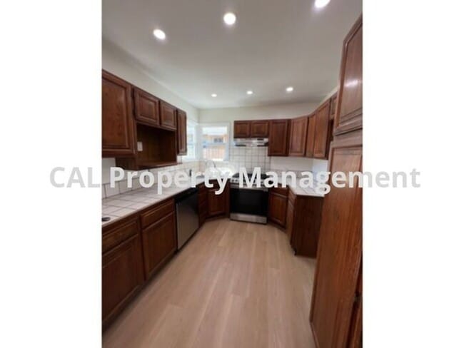 Building Photo - Burbank House for Rent in Great Location!