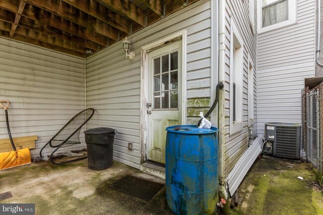 Building Photo - 803 Cameron St