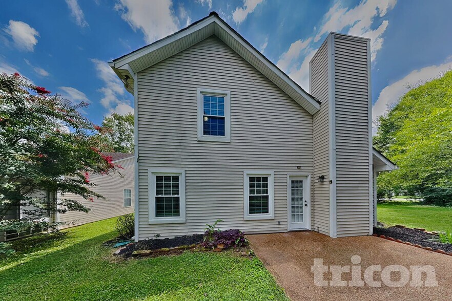 Building Photo - 2701 Riverbend Dr