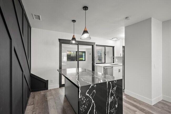 Building Photo - 8685 Longwood St