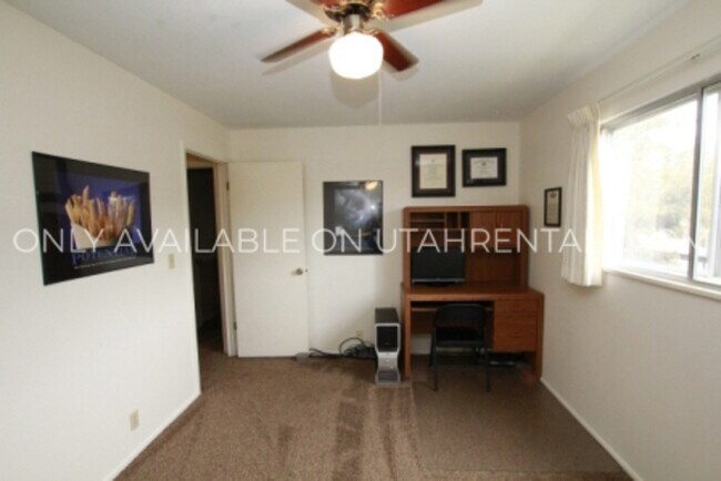 Building Photo - 258 W Garden Park