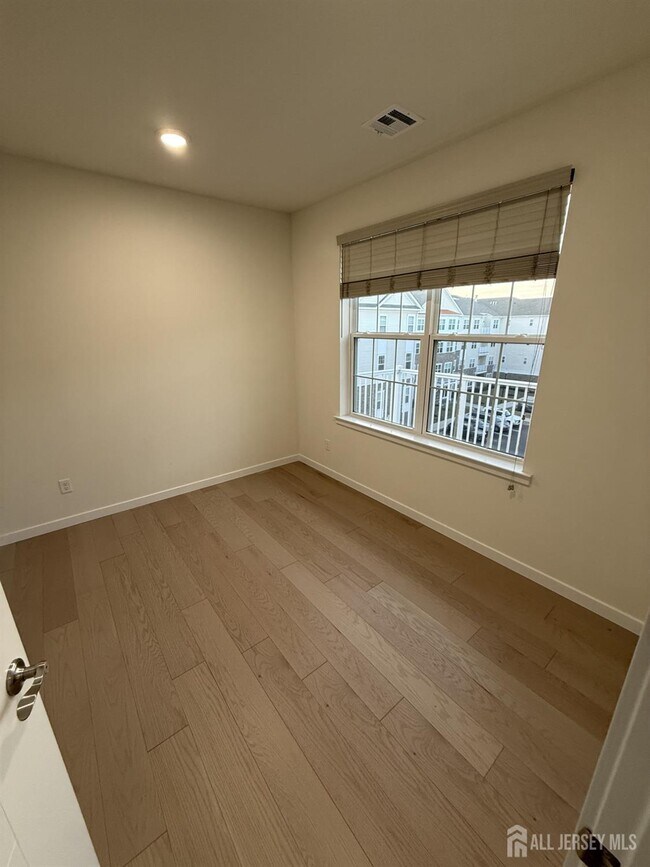 Building Photo - 243 Lohan Dr