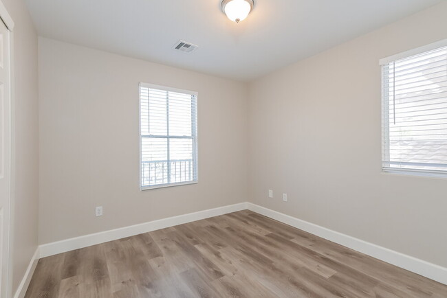 Building Photo - 5007 Pine Mountain Ave