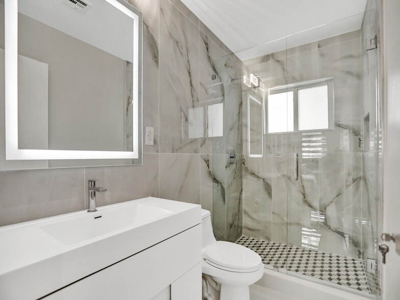 Building Photo - 491 SE 23rd Ave