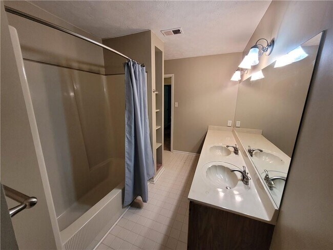 Building Photo - 2800 Davis Rd