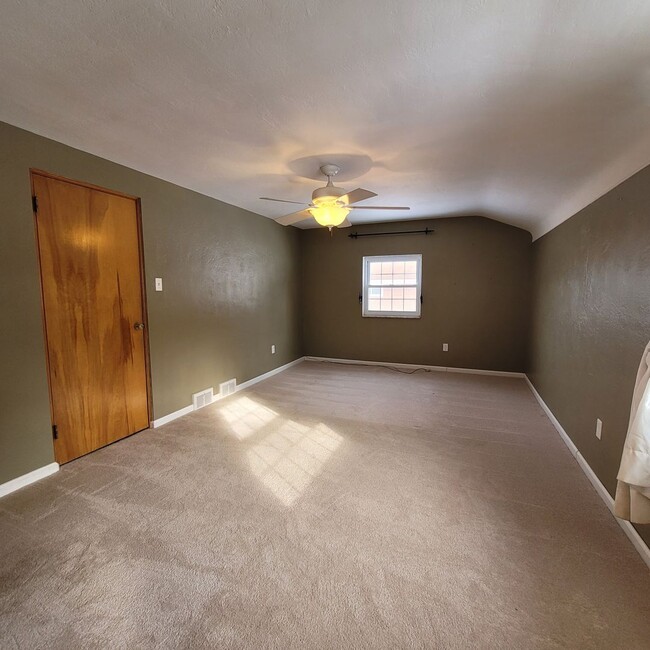 Building Photo - Upper St. Clair 4 Bedroom Home - In ground...