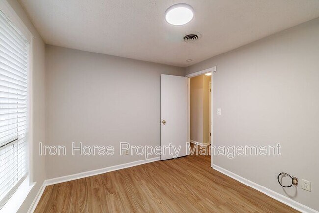 Building Photo - 137 Hight Dr